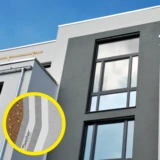 fachada gris con sistema webertherm natura