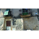 Fachada desgastada y antigua Fachada desgastada y antigua