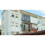 Edificio con soporte degradado con el paso de los años