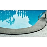Piscina con escalera