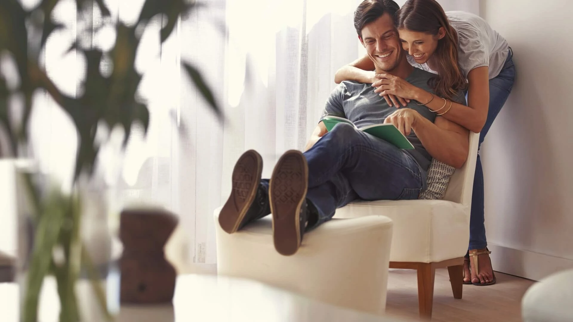 pareja-butaca-sonriendo