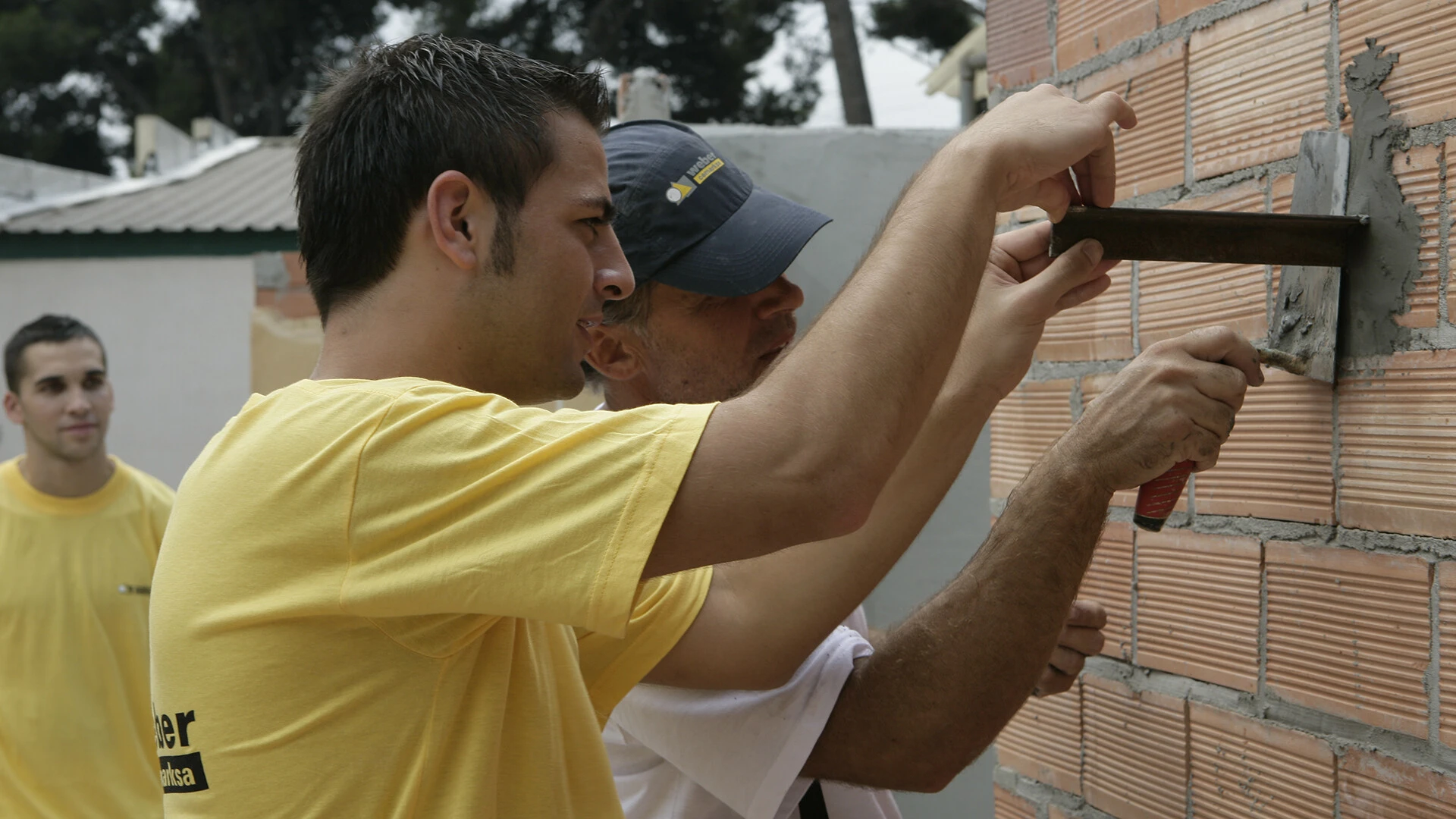 Profesional formando en soluciones técnicas