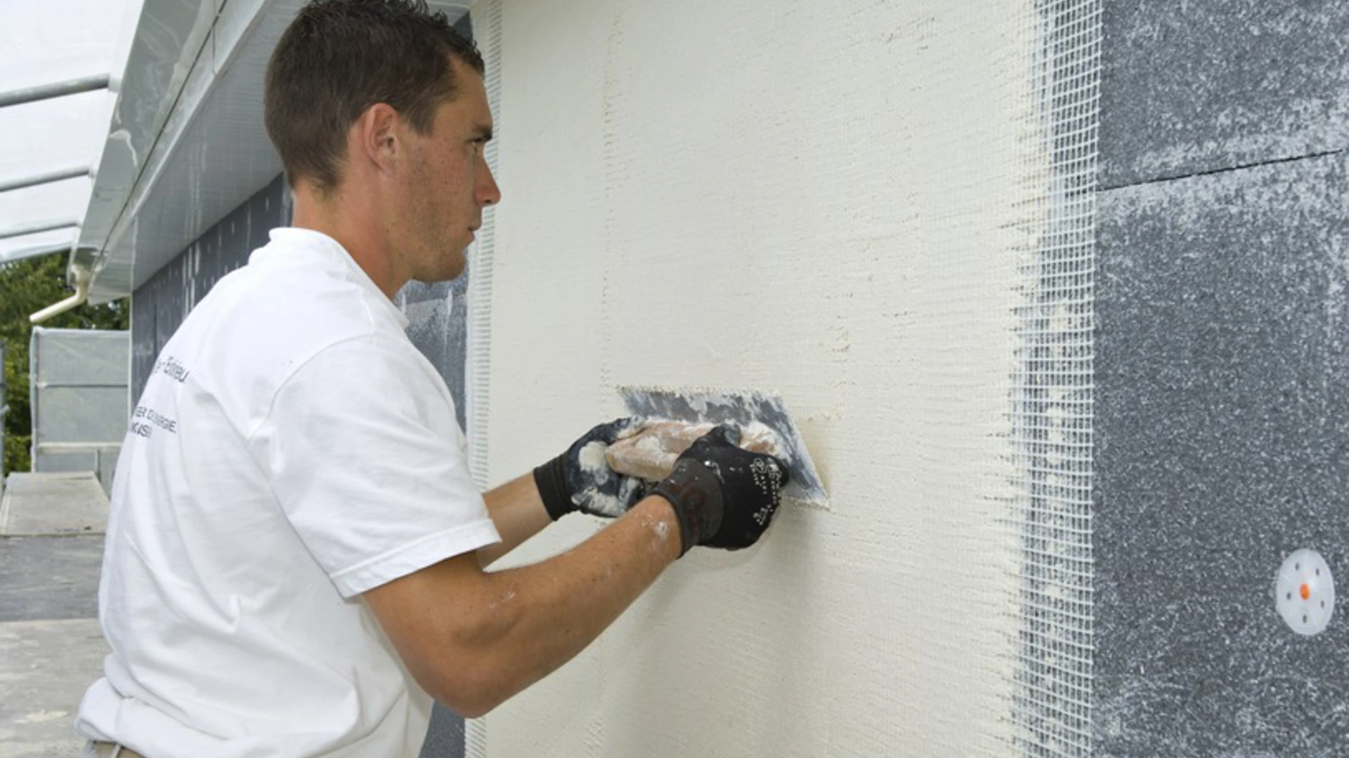 Prensado del mortero aislante con malla