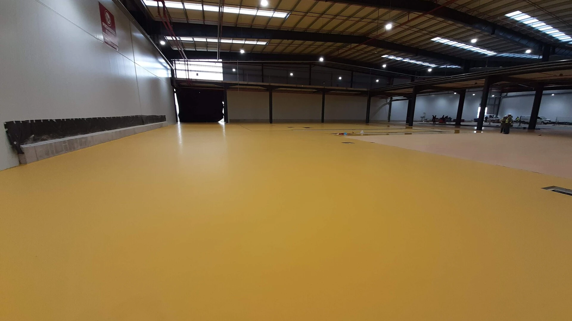 Más de 6.500 m2 de soluciones para suelos weberfloor instaladas en una nave hortofrutícula en Badajoz