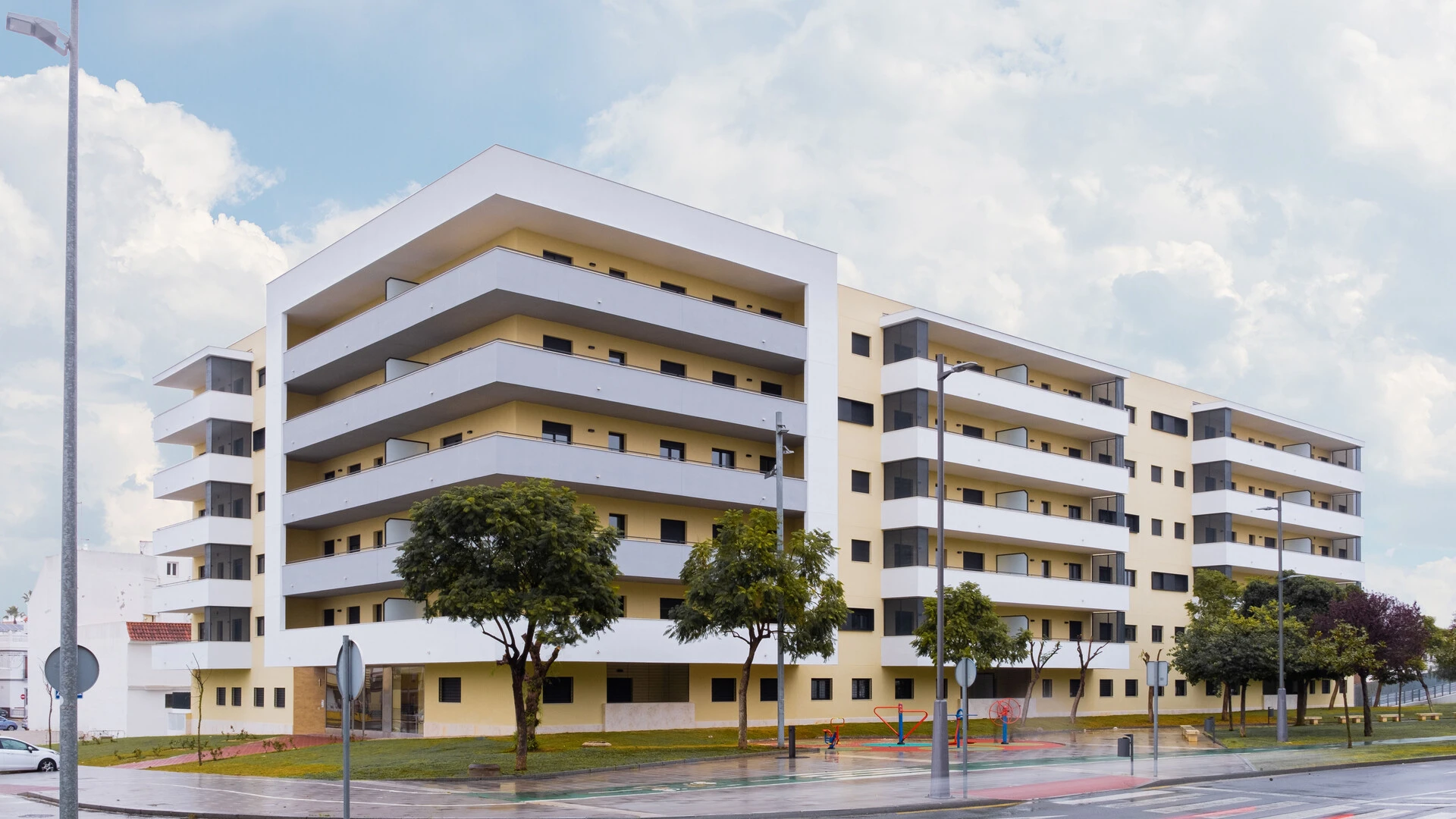 EL RESIDENCIAL BULEVAR CENTRO CONSIGUE UNA IMAGEN RENOVADA DE SU ENTORNO CON SOLUCIONES SAINT-GOBAIN EL RESIDENCIAL BULEVAR CENTRO CONSIGUE UNA IMAGEN RENOVADA DE SU ENTORNO CON SOLUCIONES SAINT-GOBAIN