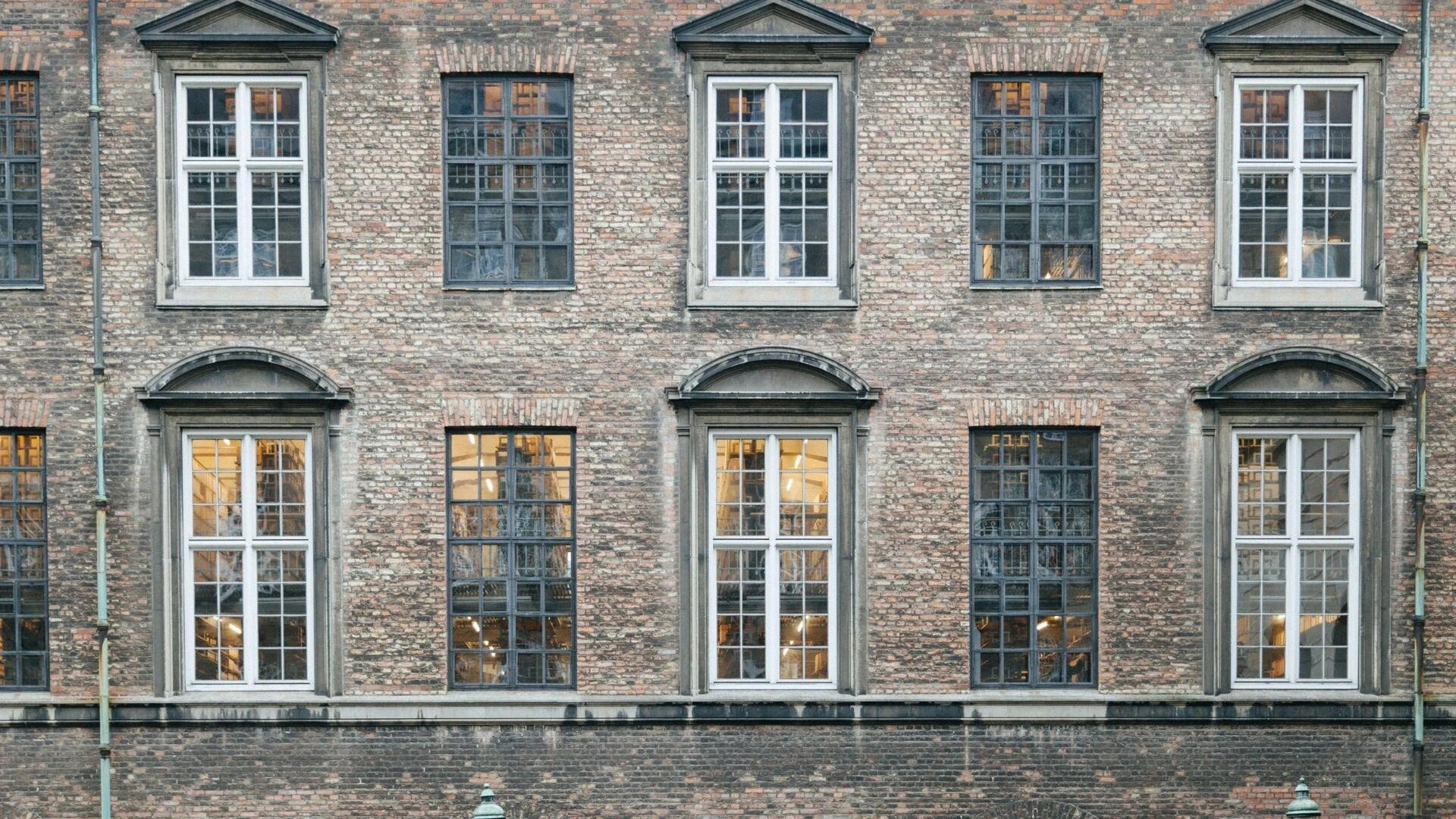 Fachada SATE con piedra