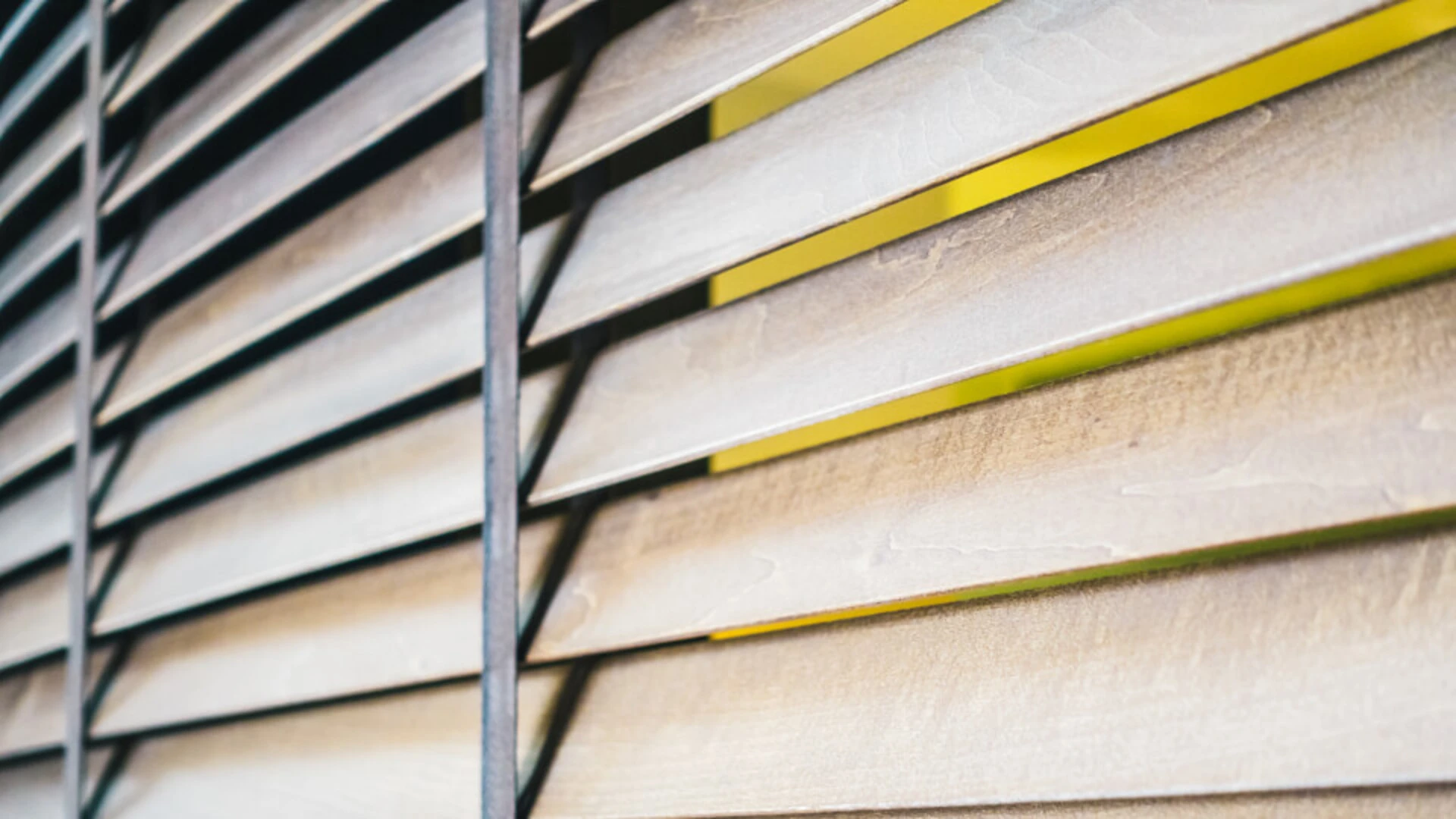 Instalación de persianas en edificios con SATE