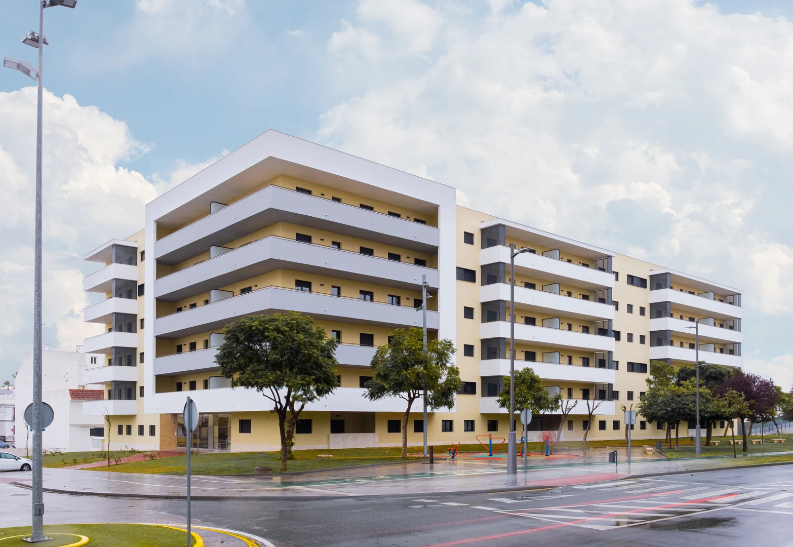 EL RESIDENCIAL BULEVAR CENTRO CONSIGUE UNA IMAGEN RENOVADA DE SU ENTORNO CON SOLUCIONES SAINT-GOBAIN