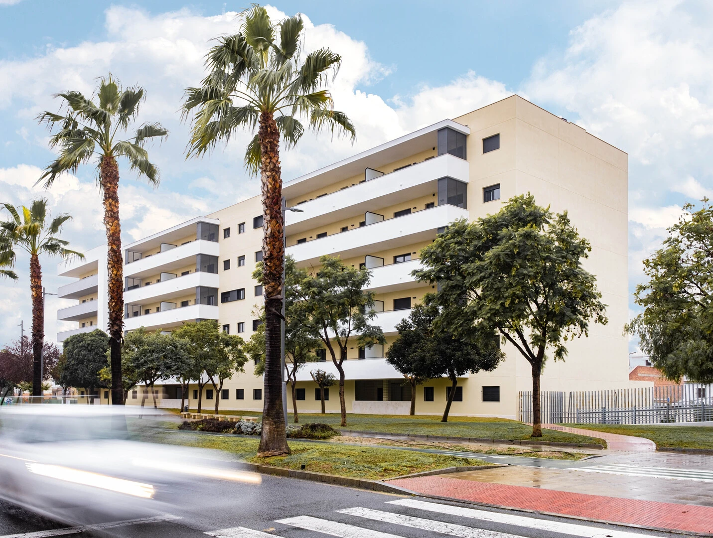 EL RESIDENCIAL BULEVAR CENTRO CONSIGUE UNA IMAGEN RENOVADA DE SU ENTORNO CON SOLUCIONES SAINT-GOBAIN