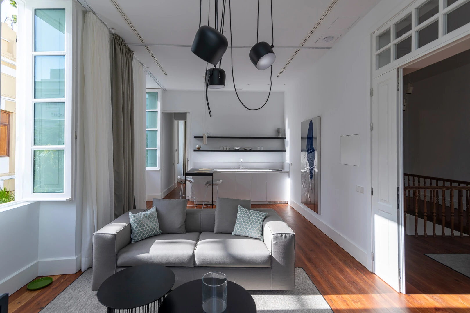 Salón con paredes HABITO y arena APTA