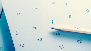 Calendario con lápiz encima Calendario con lápiz encima