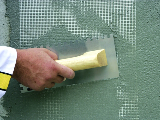 Aplicación de mortero con llana dentada
