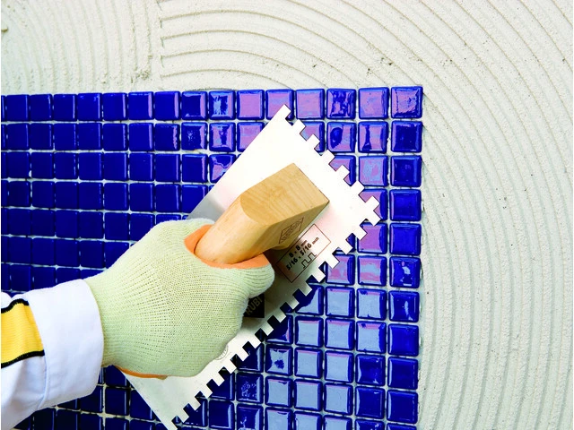 Colocar y presionar las piezas para asegurar un correcto macizado