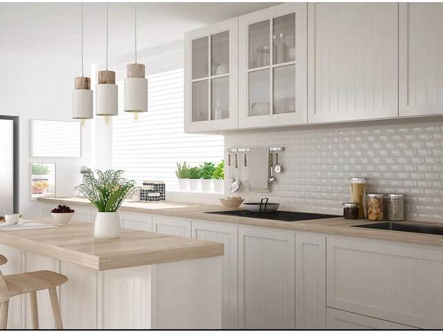 cocina con cerámica de color blanco