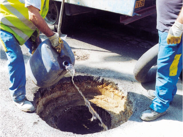 Limpieza de soporte con abundante agua Limpieza de soporte con abundante agua