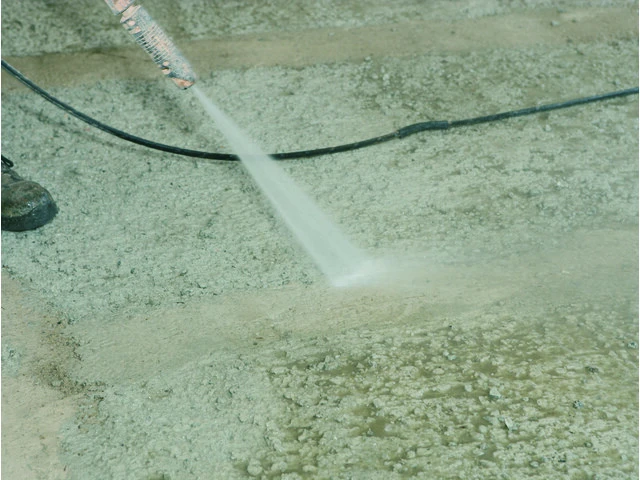 Limpieza agua presión suelo