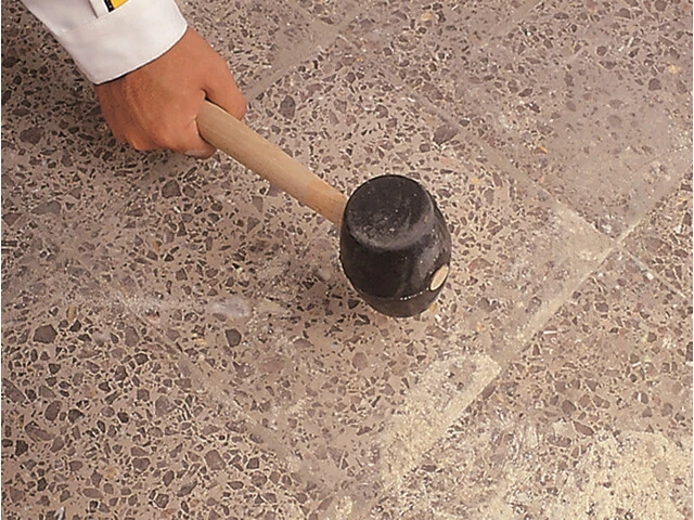 Comprobación que el soporte cerámico no está suelto Comprobación que el soporte cerámico no está suelto