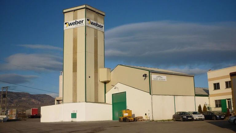Fábrica de Saint-Gobain Weber en Santa María de Ribarredonda