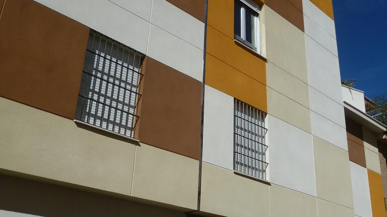 Fachadas con despieces de colores