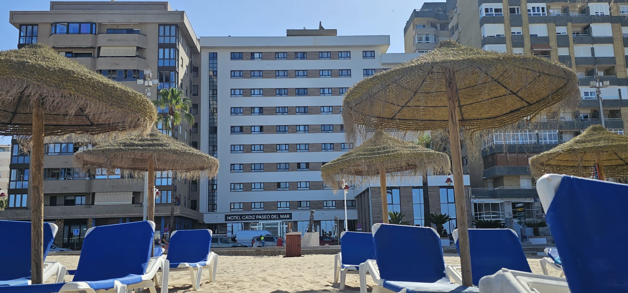 hotel Cadiz desde la Playa.jpg